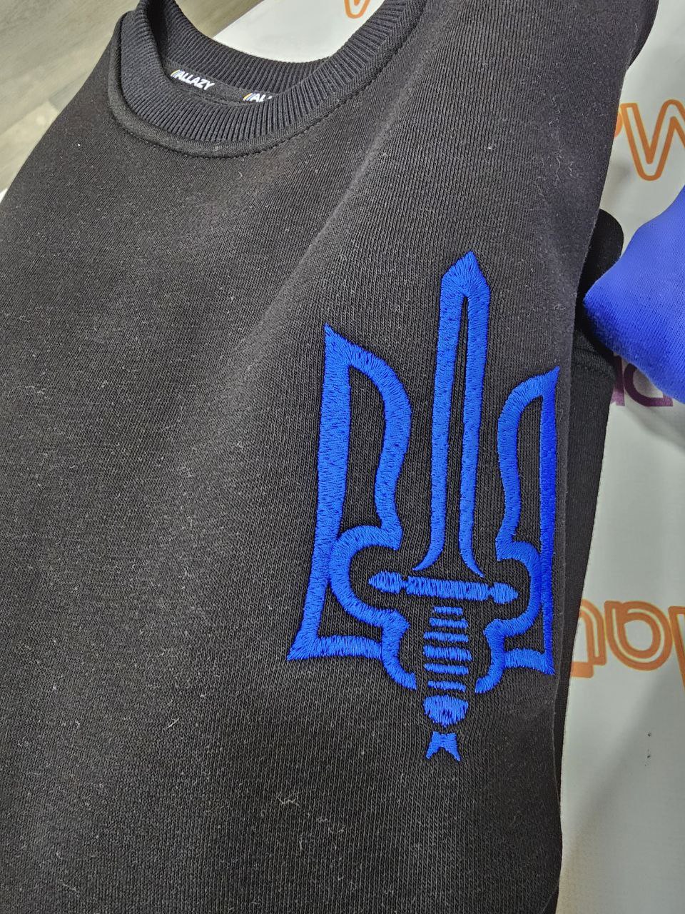 Свитшот с гербом ОУН на груди реальное фото